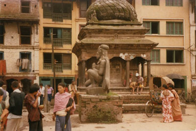 Straßenszene in Katmandu/Nepal - Reise nach Osten